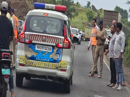 कोल्हापूर अपघातातील गंभीर जखमीला पोलिस वाहनाने तातडीने उपचारासाठी नेले