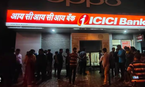 खात्यात किमान 50 हजार रुपये शिल्लक ठेवावे लागणार, नियम कुणाला लागू?
