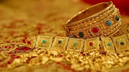 सोन्याच्या किंमतीत प्रचंड वाढ, चांदीच्या भावात घसरण! जाणून घ्या सविस्तर