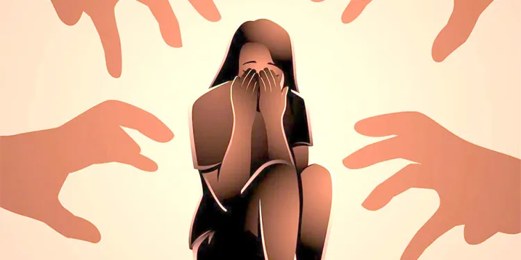 तुझ्या अंगात भूत शिरलंय’, विधीच्या नावाखाली मांत्रिकाने लॉजवर नेले अन्….