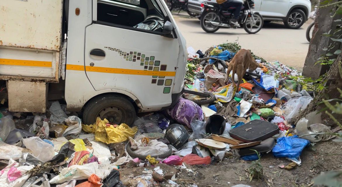 अहिल्यादेवी होळकर मार्केट परिसरात घाणीचे साम्राज्य; नागरिक त्रस्त – प्रशासनाचे दुर्लक्ष!