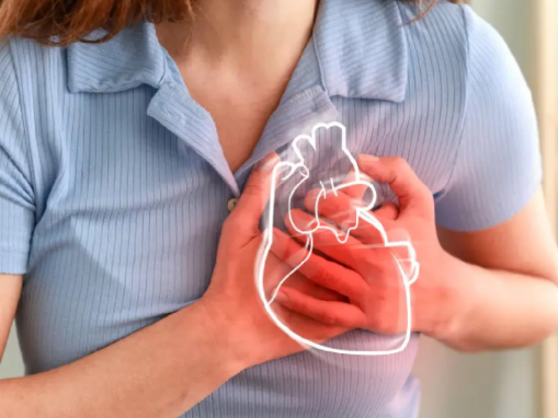 हिवाळ्यात ही लक्षणे दिसली तर सावध व्हा! येऊ शकतो हार्ट अटॅक