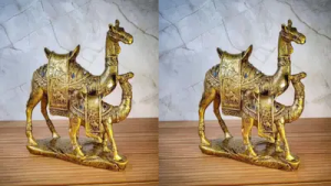 घरामध्ये उंटाची मूर्ती ठेवल्यामुळे काय होते? जाणून घ्या वास्तुशास्त्र काय सांगतं?