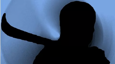 नातेवाईक महिलेचा स्टेटस ठेवल्याने कोयत्याने हल्ला